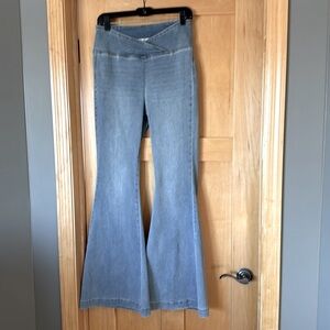 We the Free, Pull on high waisted flare jeans, light wash, stretchy, size 28